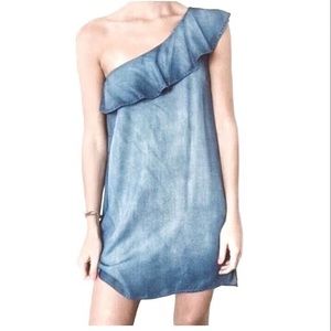 Cloth & Stone Chambray One Ruffle Shoulder Mini  Dress  NWOT Size- M